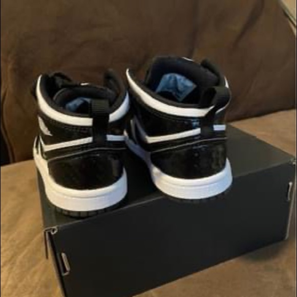Black & White 1s - Picture 3 of 4